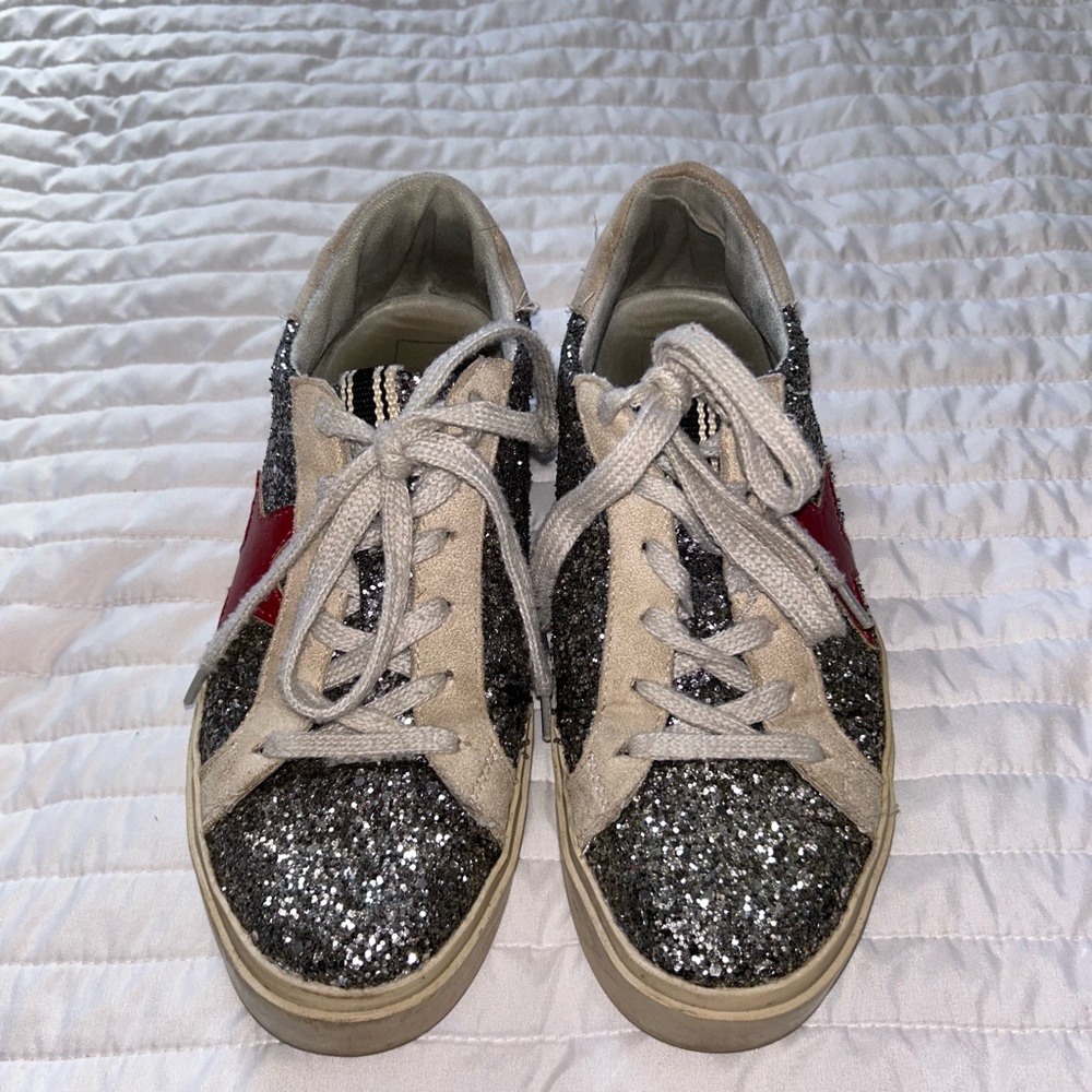 Very cute show shop sneakers!! Size 7.5